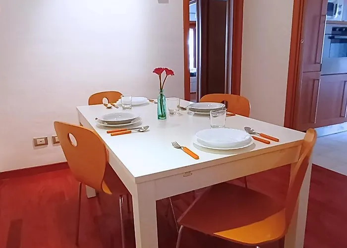 Leila's Two Double Bedroom Colosseo